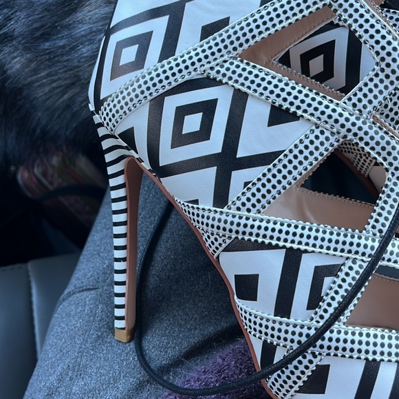 SeXXXy Stiletto Heels w/ Geometric Patterns and Cool Cutouts - Picture 11 of 13